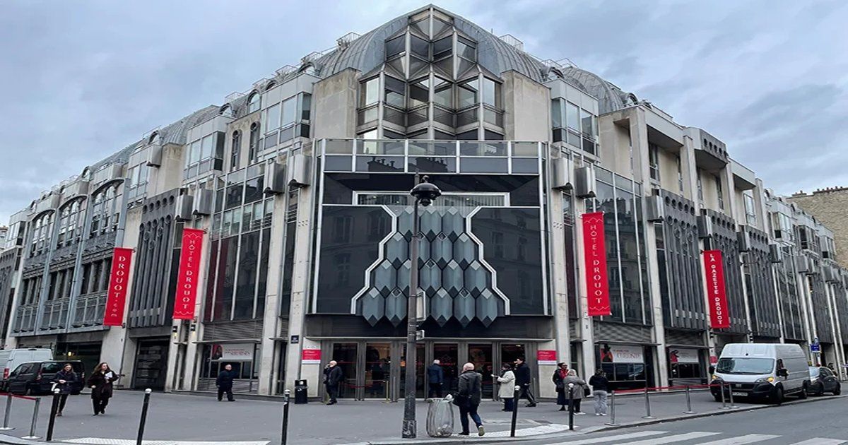 Façade de l’Hôtel Drouot à Paris – lieu des ventes aux enchères