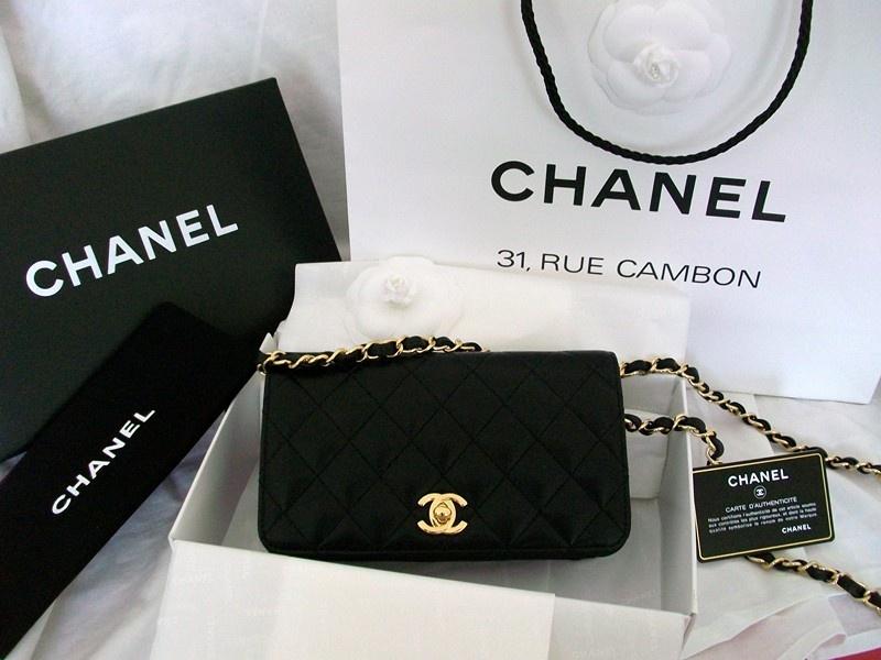 Chanel Gabrielle sac bag crossbody small Black Leather ref.133298 - Joli  Closet