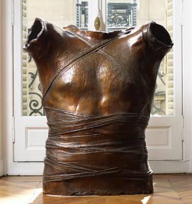 igor-mitoraj-cuirasse-grand-modèle-bronze