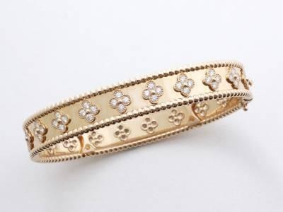Van Cleef & Arpels, bracelet perlée trèfles or et diamants