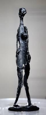 Robert Couturier, femme debout, sculpture